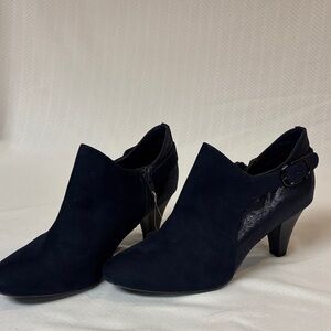 East 5th Navy Heeled Zippered Ankle Boots Size 10
